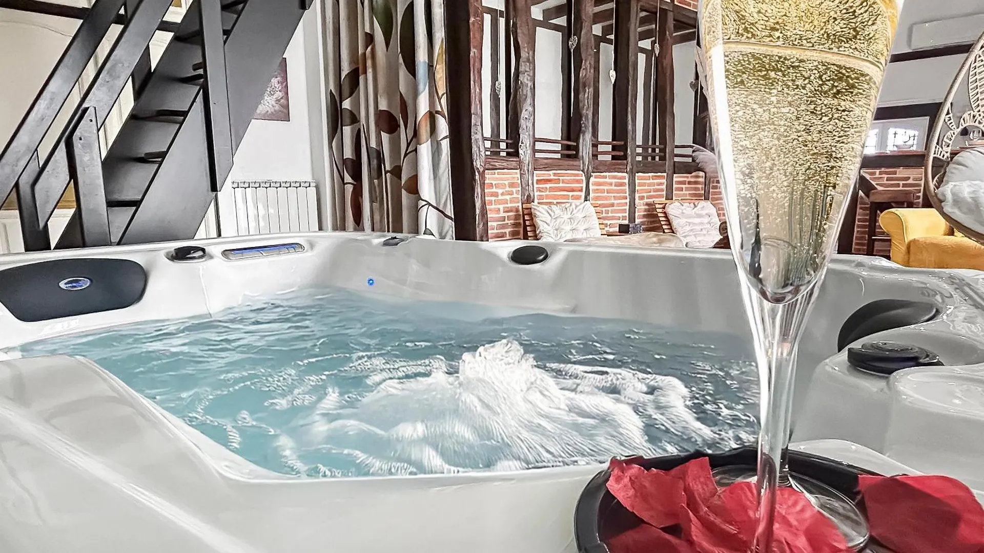 Studio De Charme 70M2, Jacuzzi Et Piscine Partagee Verfeil  0*, Verfeil (Haute-Garonne) Fransa